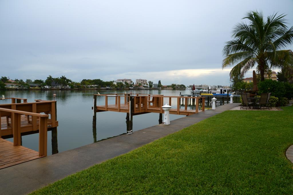 Treasure Island Beach, Fl Waterfront Condo Located Steps Away From The Intracoastal Waterway St. Pete Beach Buitenkant foto