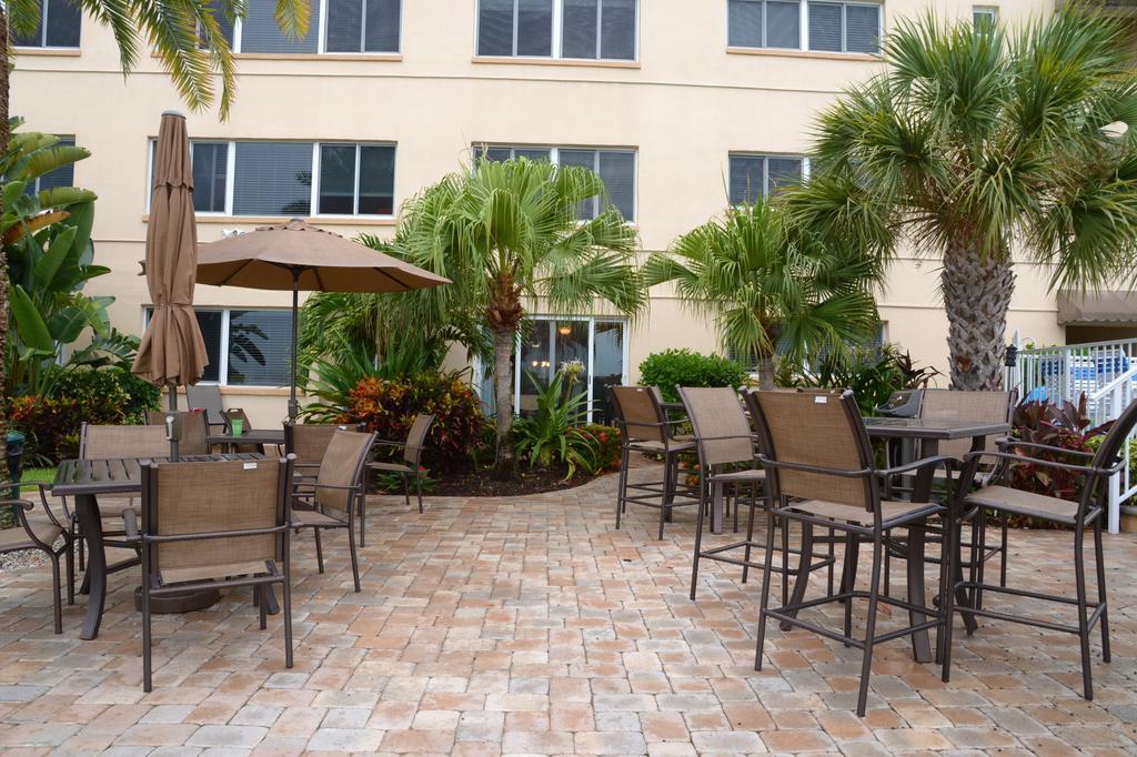 Treasure Island Beach, Fl Waterfront Condo Located Steps Away From The Intracoastal Waterway St. Pete Beach Buitenkant foto