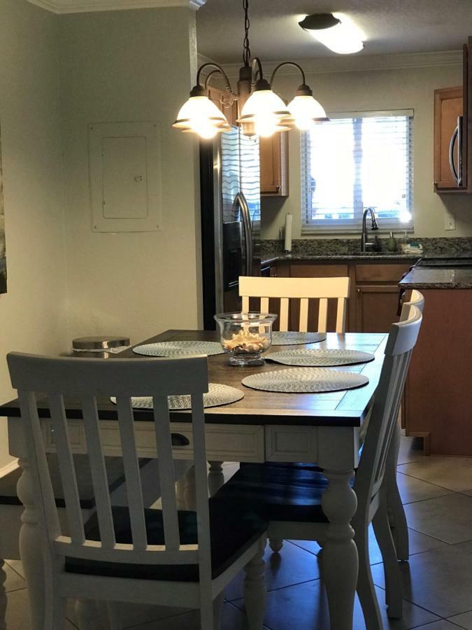 Treasure Island Beach, Fl Waterfront Condo Located Steps Away From The Intracoastal Waterway St. Pete Beach Buitenkant foto