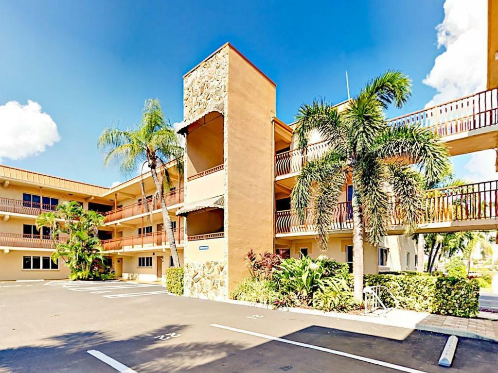 Treasure Island Beach, Fl Waterfront Condo Located Steps Away From The Intracoastal Waterway St. Pete Beach Buitenkant foto